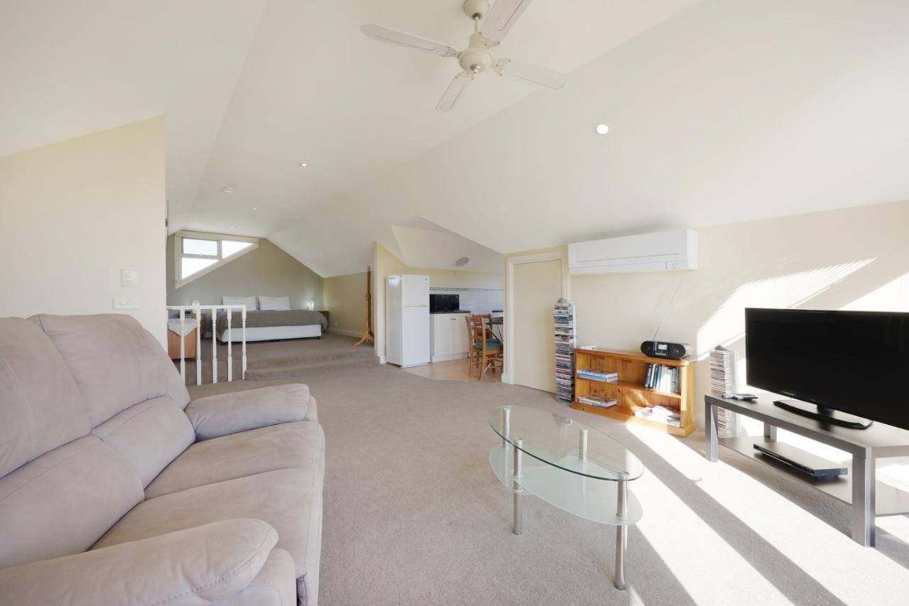 Logans Beach Apartments - The Loft Γουόρναμπουλ Εξωτερικό φωτογραφία